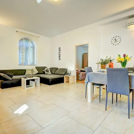 Apartment Nilia *