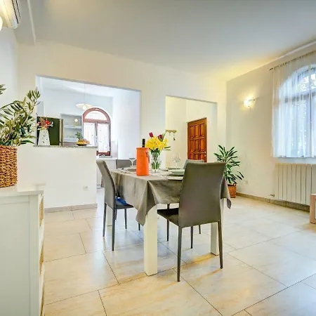 公寓 Apartment Nilia *